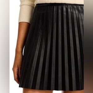 Vince Camuto Black A-Line Pleated Skirt size 10 satin